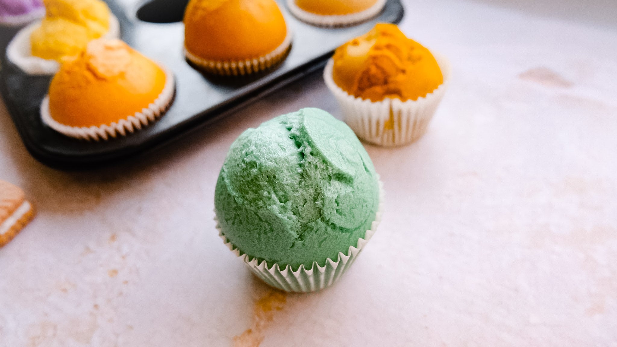 Cupcake baking candle video lesson